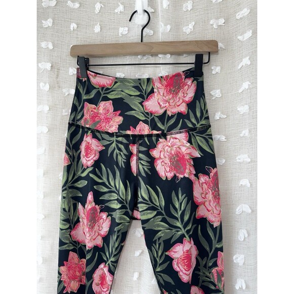 Beyond Yoga capri legging in protea vine print Women’s Large - Picture 2 of 5